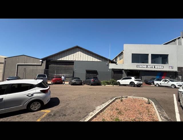 1,100M² WAREHOUSE TO LET IN WINDERMERE
